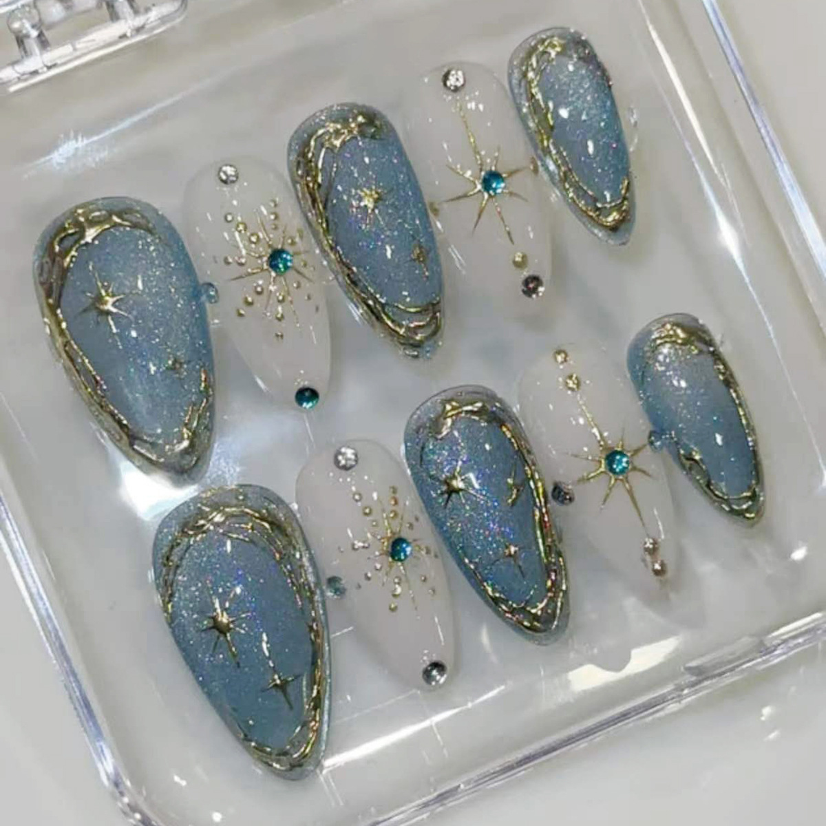 Nail Art Gliter - 24個入り ゴールドスターライトスティック ネイルアート グリッターラインストーン付き ウェアブルプレスオンネイルチップ ブルーアーモンド型