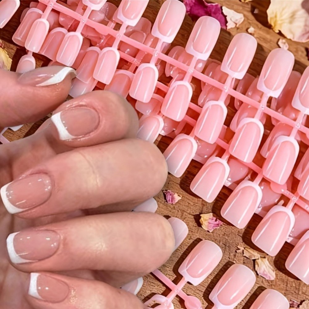 Nail Art Pink - 120個入りショートスクエアフレンチチッププレスオンネイル、ナチュラルヌードピンクミルキーベース、光沢のあるフェイクアクリルネイルアートチップエクステンション