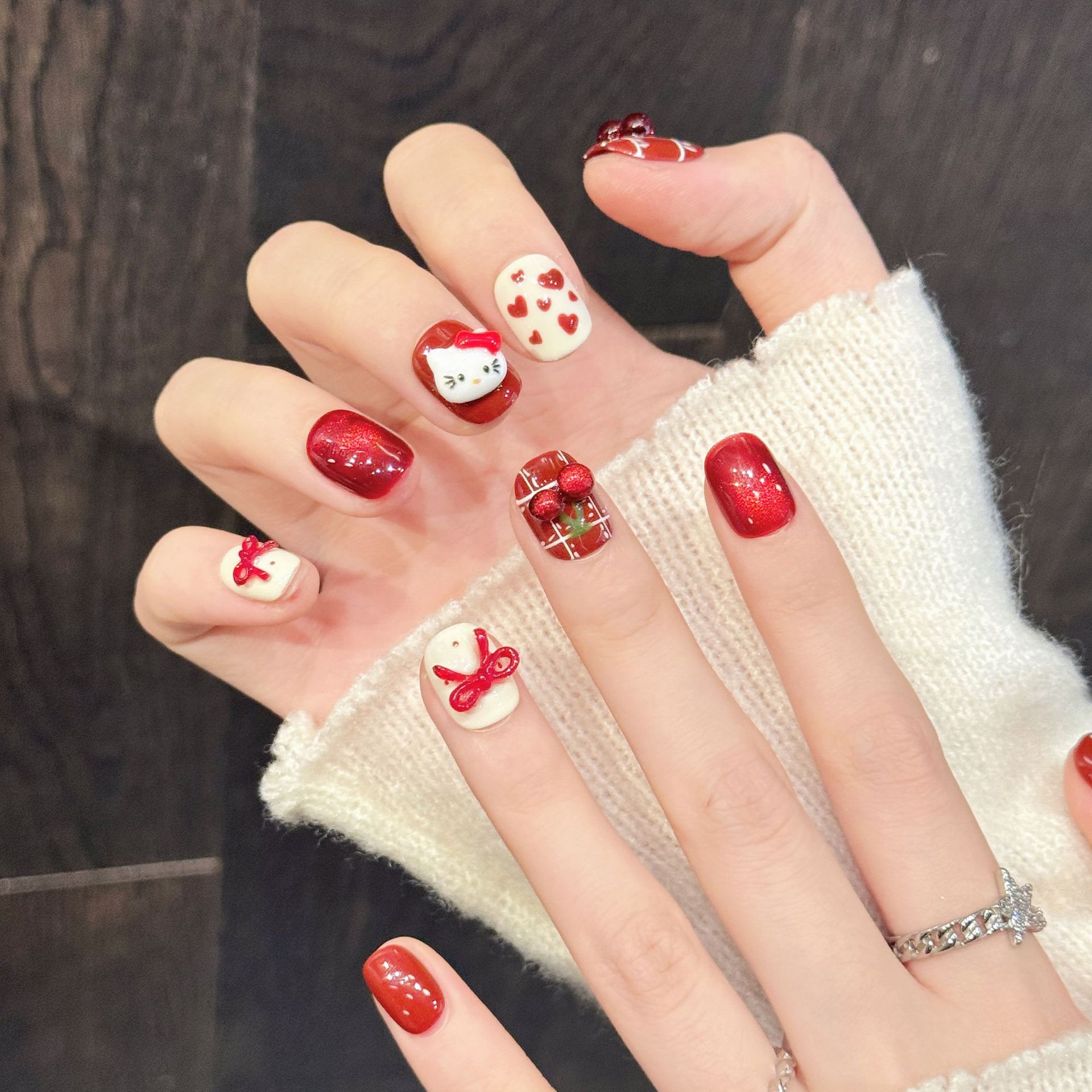 Nail Art Red Cherry - 10個入り ハンドメイド ネイルアート レッドホワイト チェリーボウ ショートプレスオンネイル