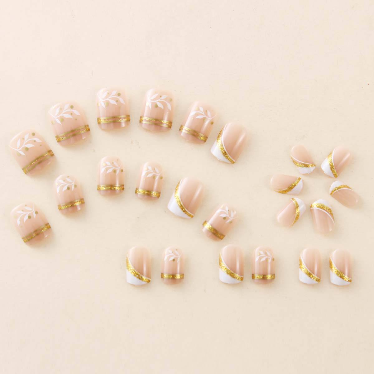 ヌードショートスクエアプレスオンネイルホワイトリーフプリント - Nail Art Gliter のレビューと価格