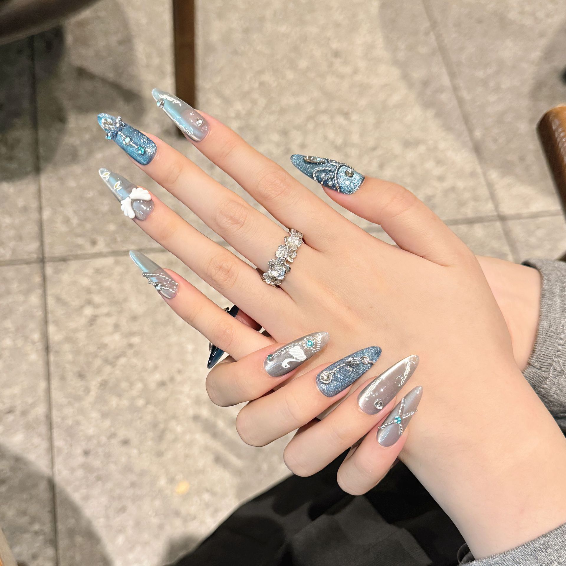手作りのキラキラつけ爪,白い白鳥,猫の目,煙,青と灰色,圧力 - Nail Art Gliter のレビューと価格