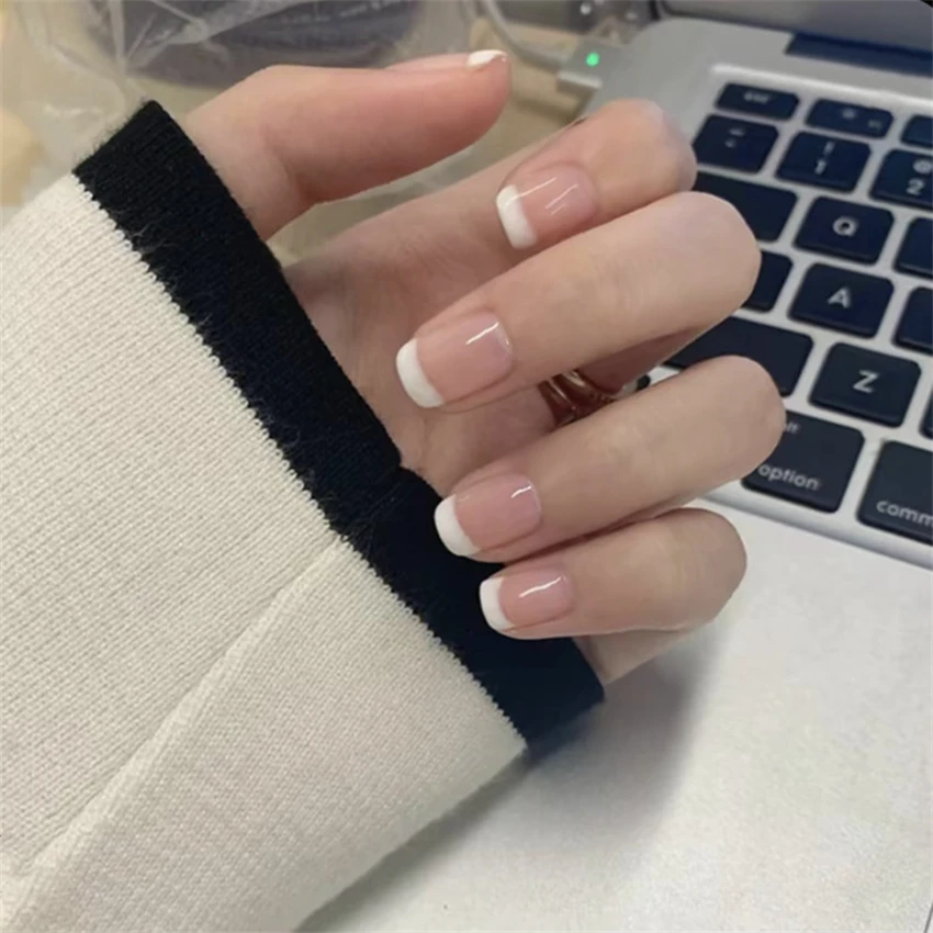 24 ピース/セットショートフレンチミニマリストネイル偽ヌー - Nail Art Pink のレビューと価格