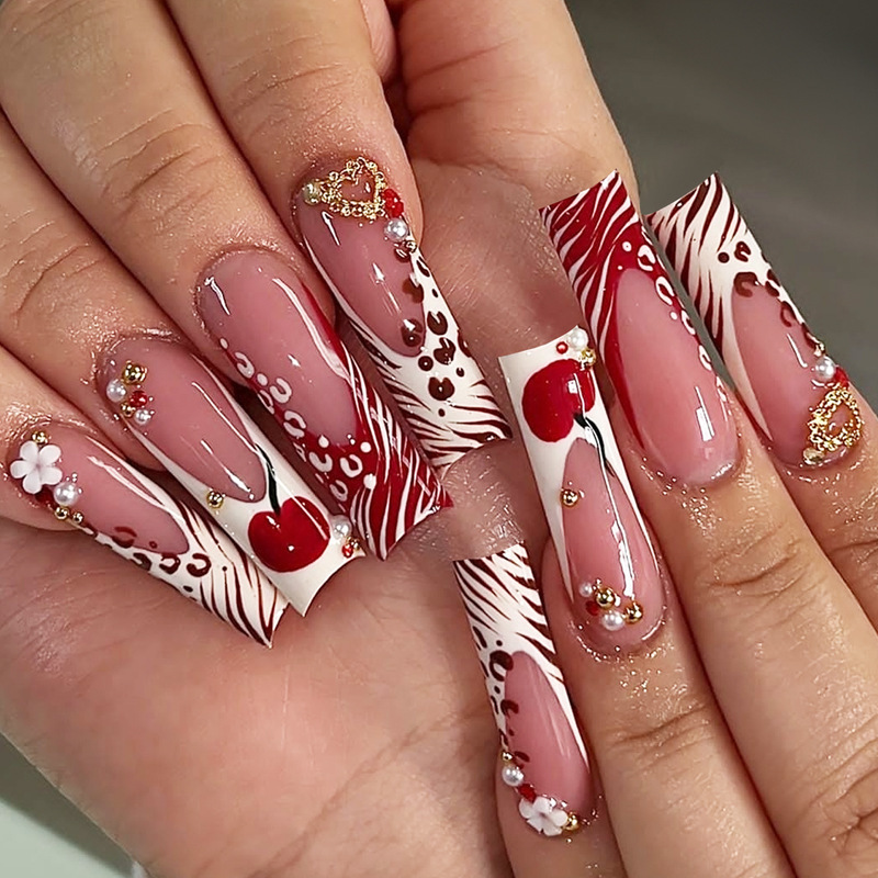 24枚入り ロングコフィン型 ペンタグラムラインストーン付き - Nail Art Gliter のレビューと価格