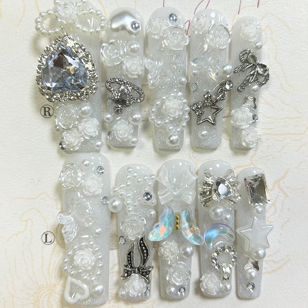10個入り キュートなジライ系ホワイトハンドメイドつけ爪 3 - Nail Art Gliter のレビューと価格