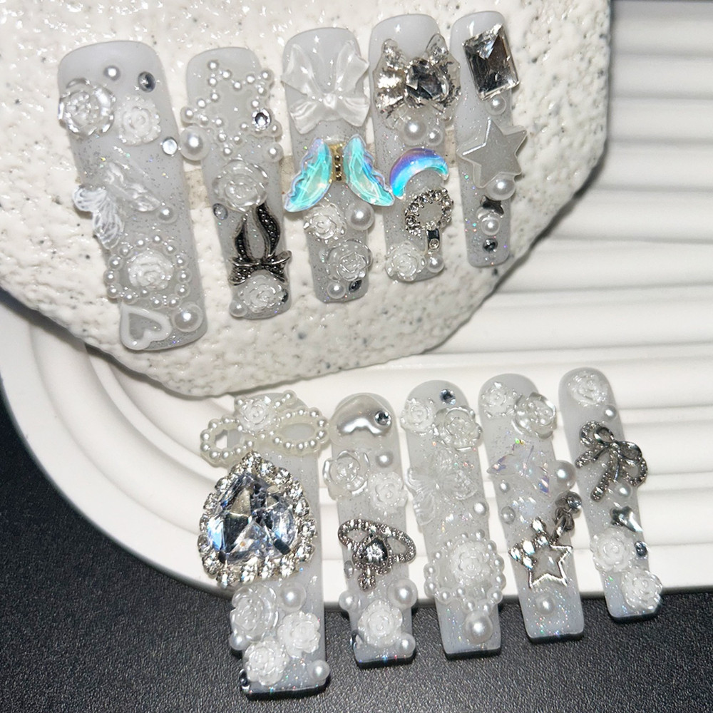 10個入り キュートなジライ系ホワイトハンドメイドつけ爪 3 - Nail Art Gliter のレビューと価格