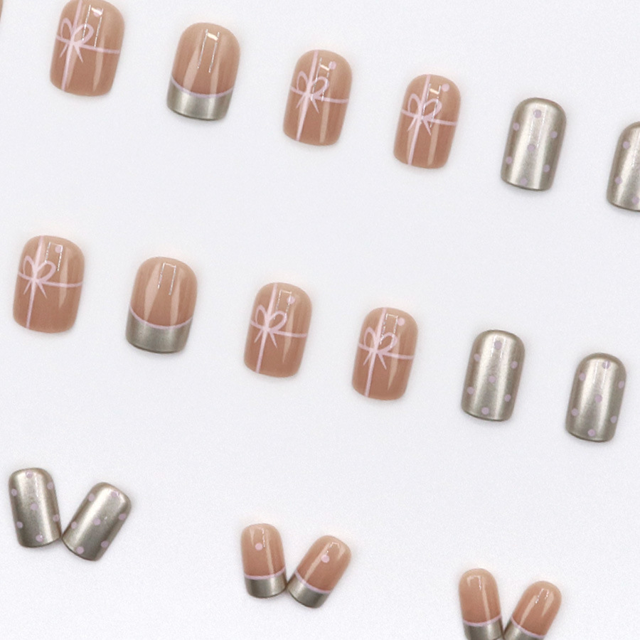 女性・女の子向けの短いスクエア型つけ爪、ヌードレッドカラー、 - Nail Art Red Cherry のレビューと価格